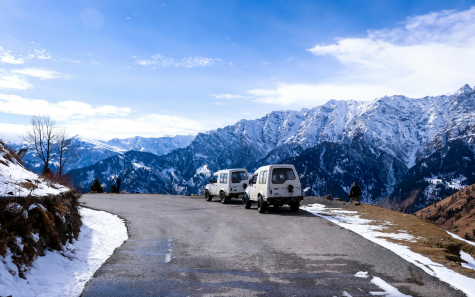 Snow-covered Manali mountain peaks seen from road during tour package